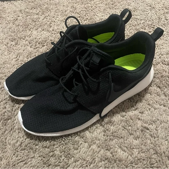 Nike Black and White Sneakers - Picture 2 of 6